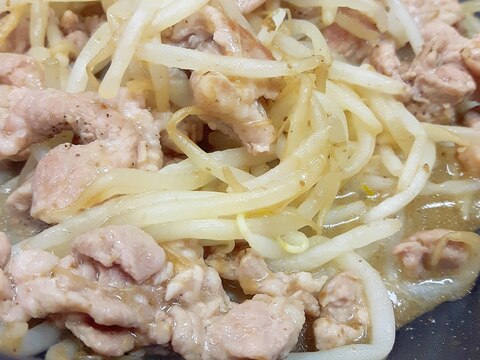 簡単ヘルシー！豚肉ともやしのドレッシング炒め♪